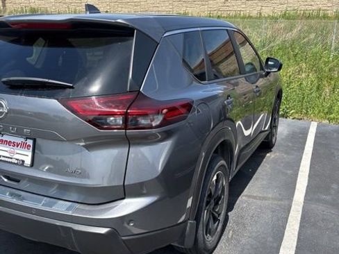 Certified 2025 Nissan Rogue SV AWD/4WD image 3