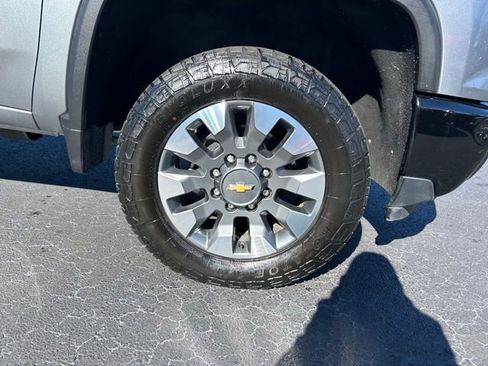 Used 2024 Chevrolet Silverado 2500 Custom w/ Custom Value Package image 8