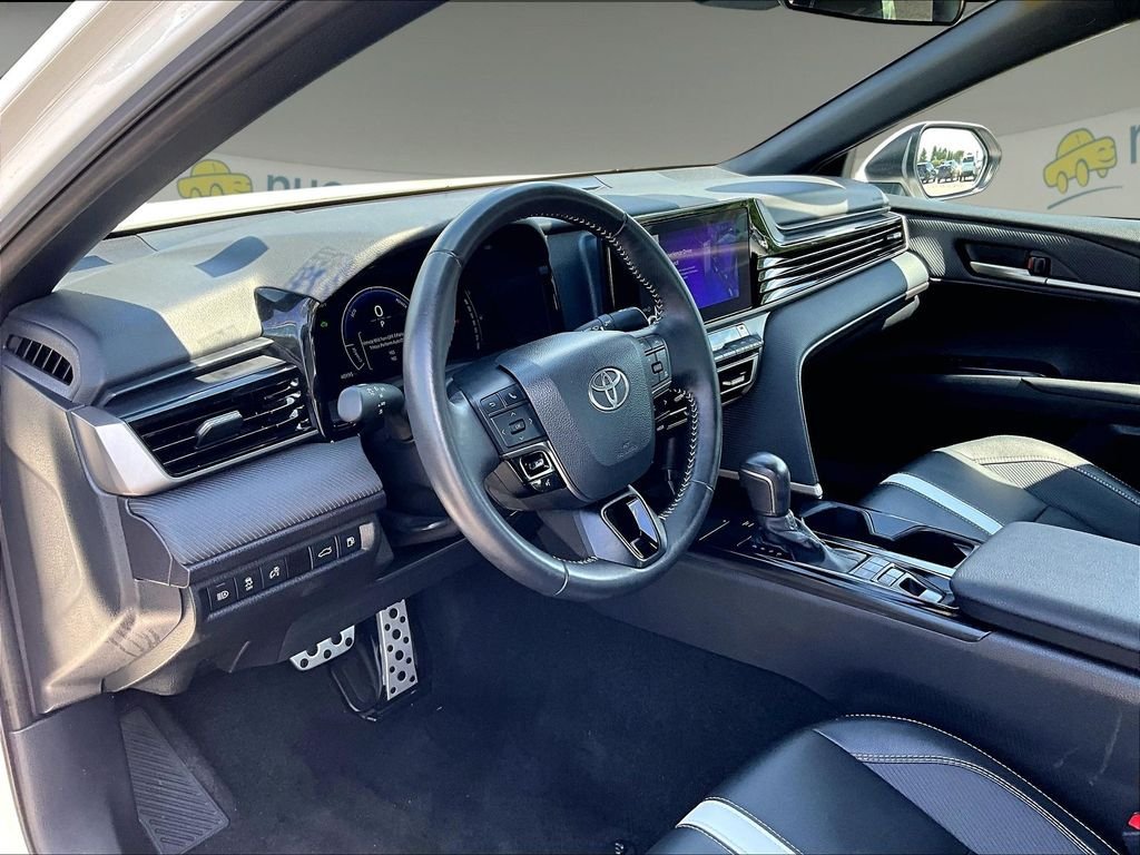 Used 2025 Toyota Camry SE FWD image 8