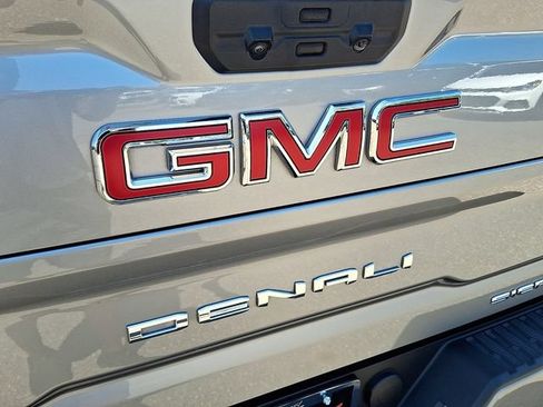 Used 2024 GMC Sierra 2500 Denali AWD/4WD image 24