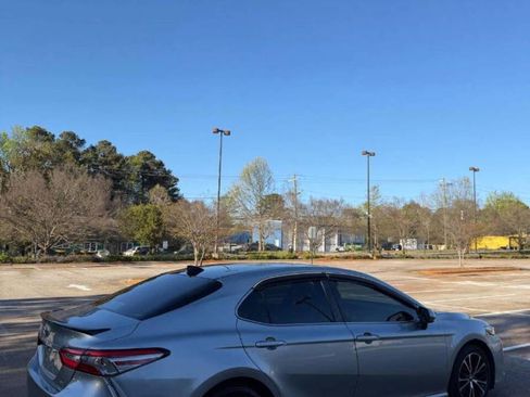Used 2019 Toyota Camry SE image 8