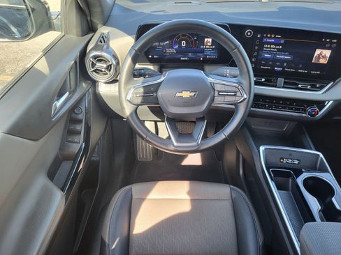 Used 2025 Chevrolet Equinox LT w/ Convenience Package II image 14