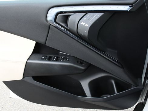 Used 2025 BMW X3 xDrive30i w/ Convenience Package image 16