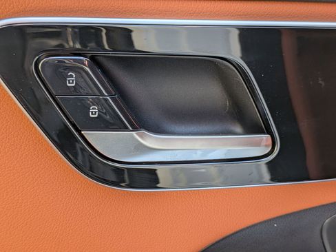 Used 2025 Mercedes-Benz C 300 4MATIC Sedan image 28
