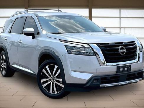 Used 2023 Nissan Pathfinder Platinum w/ Cargo Package AWD/4WD image 12