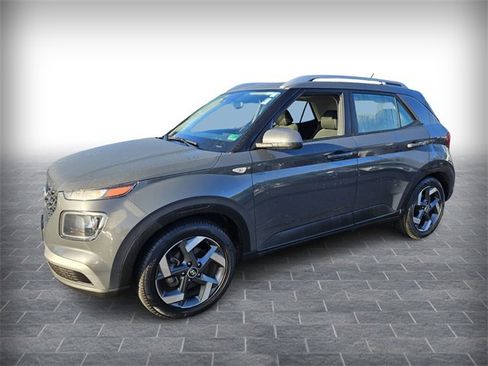 Used 2023 Hyundai Venue SEL image 3