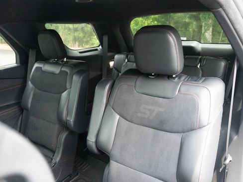 Used 2025 Ford Explorer ST RWD image 22