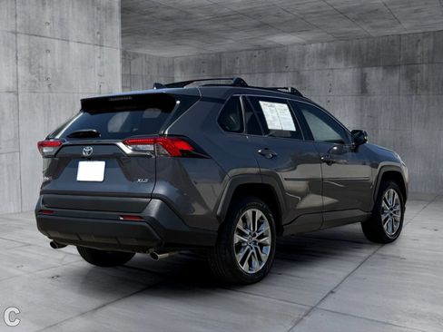 Used 2020 Toyota RAV4 XLE Premium FWD image 5