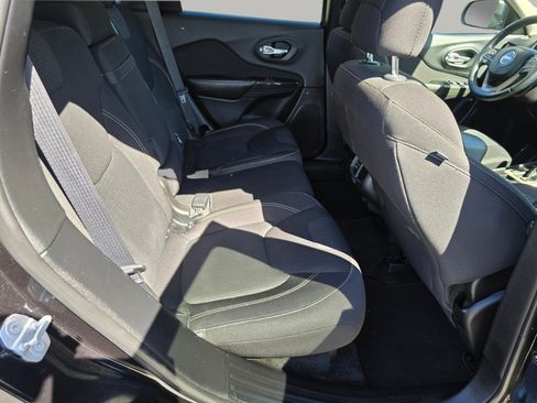 Used 2016 Jeep Cherokee Latitude FWD image 26