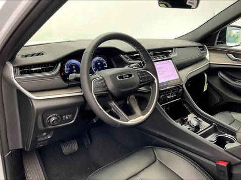 New 2025 Jeep Grand Cherokee Limited w/ Black Appearance Package image 4