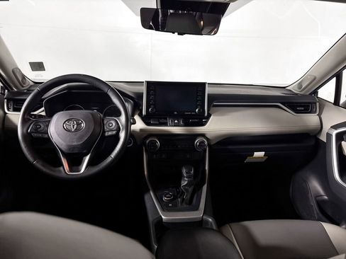 Used 2021 Toyota RAV4 XLE Premium image 12