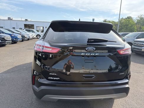 Used 2024 Ford Edge SEL w/ Convenience Package AWD/4WD image 4