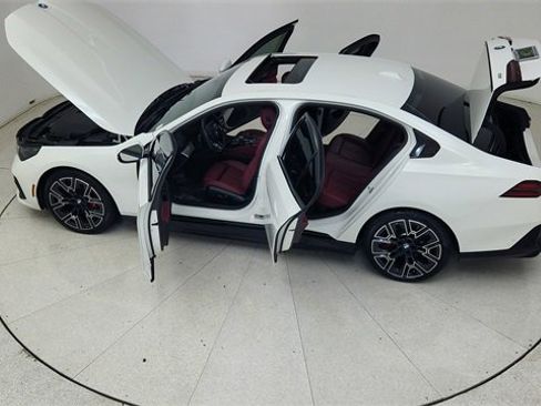 Used 2025 BMW i5 eDrive40i w/ M Sport Package image 82