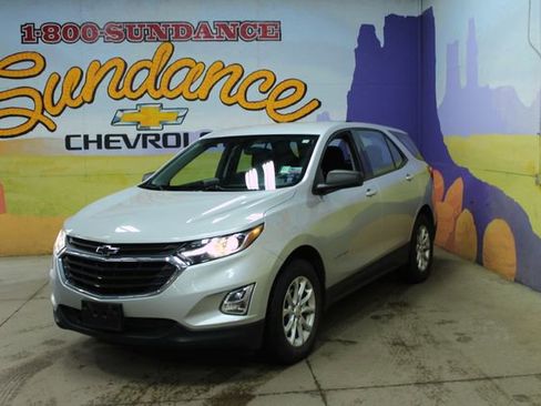 Used 2018 Chevrolet Equinox LS image 2