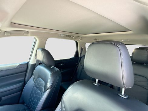 Used 2025 Nissan Pathfinder Platinum FWD image 28