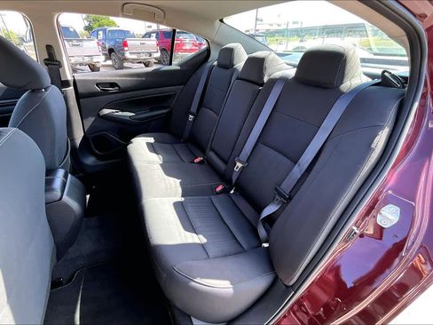Used 2025 Nissan Altima 2.5 SV FWD image 21