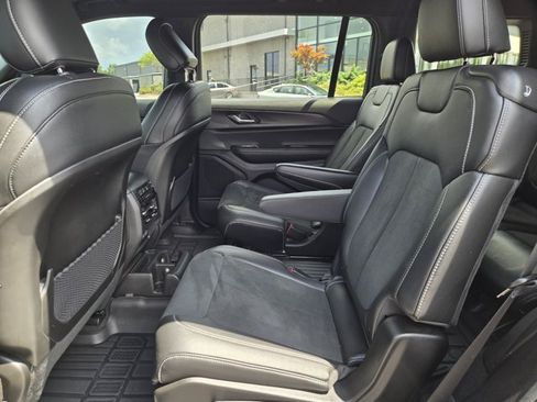 Used 2025 Jeep Grand Cherokee L Laredo AWD/4WD image 14