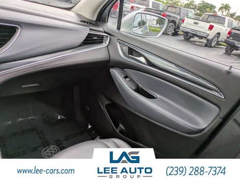 Used 2020 Buick Enclave Essence w/ Sound and Sites Package FWD image 17