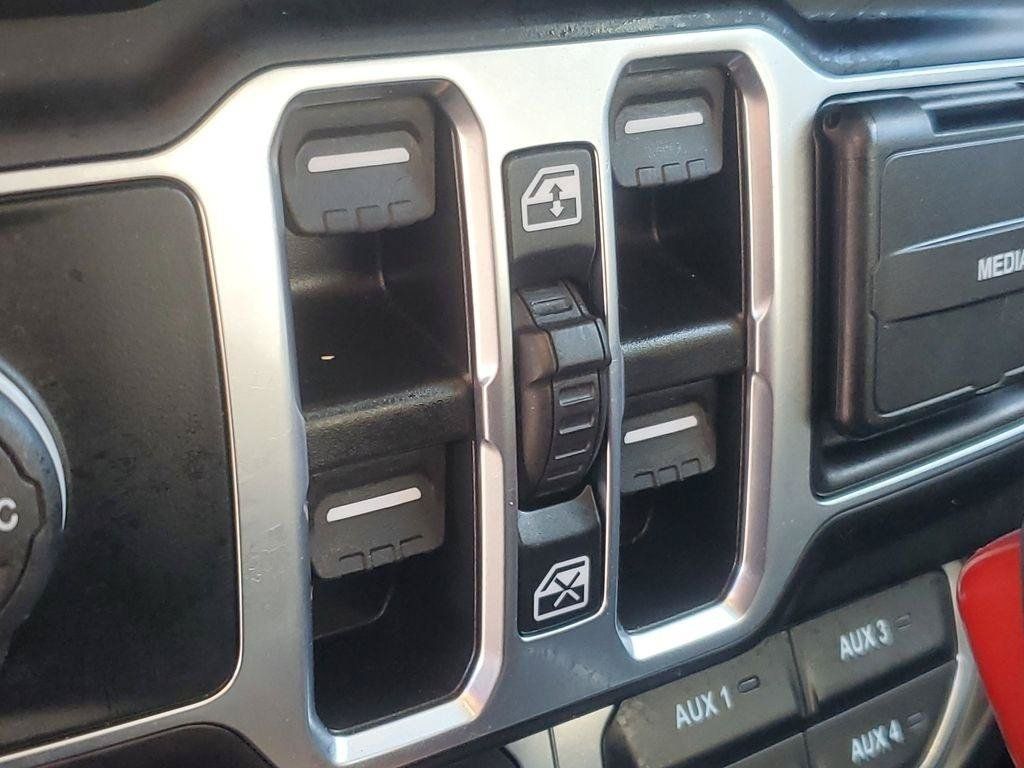 Used 2025 Jeep Wrangler Unlimited Rubicon AWD/4WD image 11