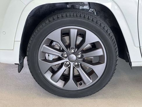 Used 2019 Jeep Cherokee High Altitude AWD/4WD image 8