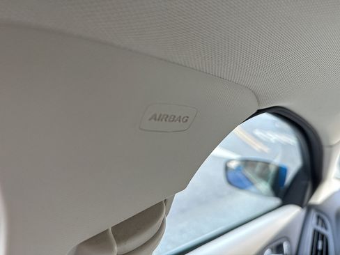 Used 2016 Ford Focus SE w/ SE Power Seat Package FWD image 48