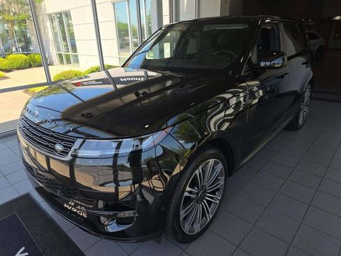 Used 2024 Land Rover Range Rover Sport SE AWD/4WD image 1