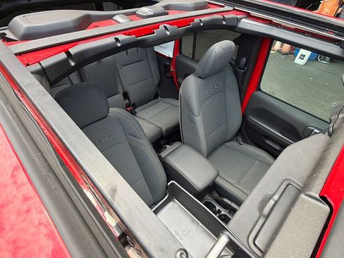 Used 2024 Jeep Wrangler Unlimited Sahara w/ Technology Group AWD/4WD image 14