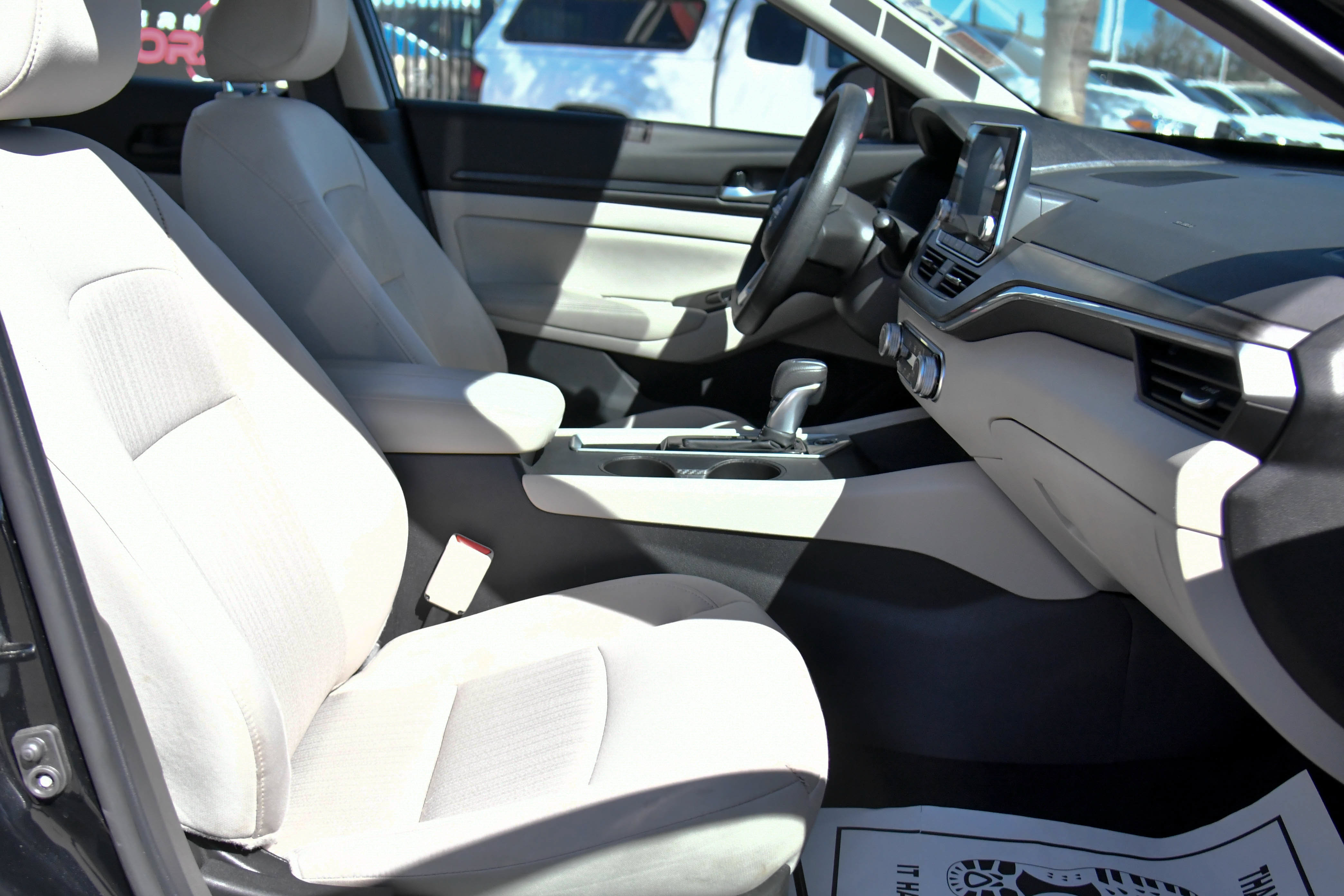 Used 2025 Nissan Altima 2.5 SV FWD image 41
