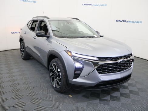 New 2026 Chevrolet Trax RS FWD image 3