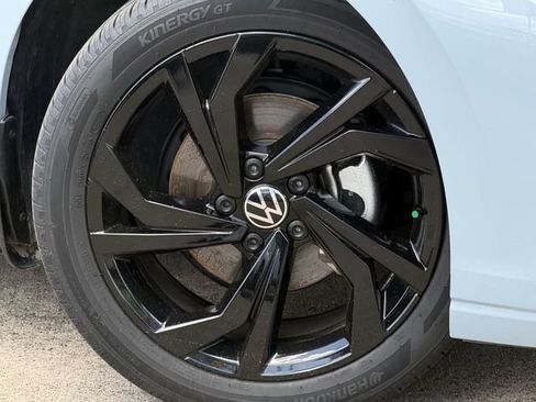 Used 2026 Volkswagen Jetta SE FWD image 6