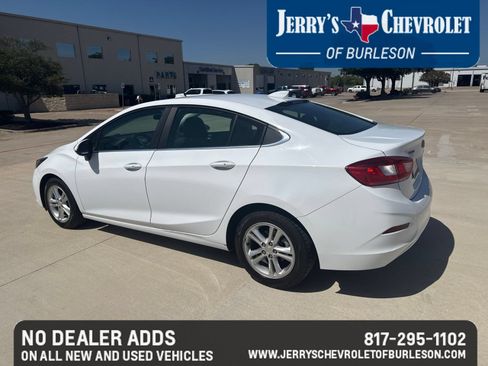 Used 2018 Chevrolet Cruze LT w/ Convenience Package FWD image 5