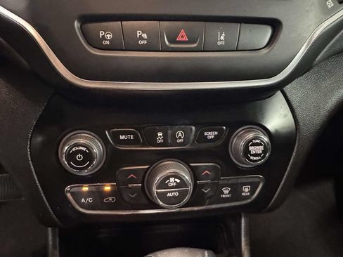 Used 2023 Jeep Cherokee Altitude Lux AWD/4WD image 28