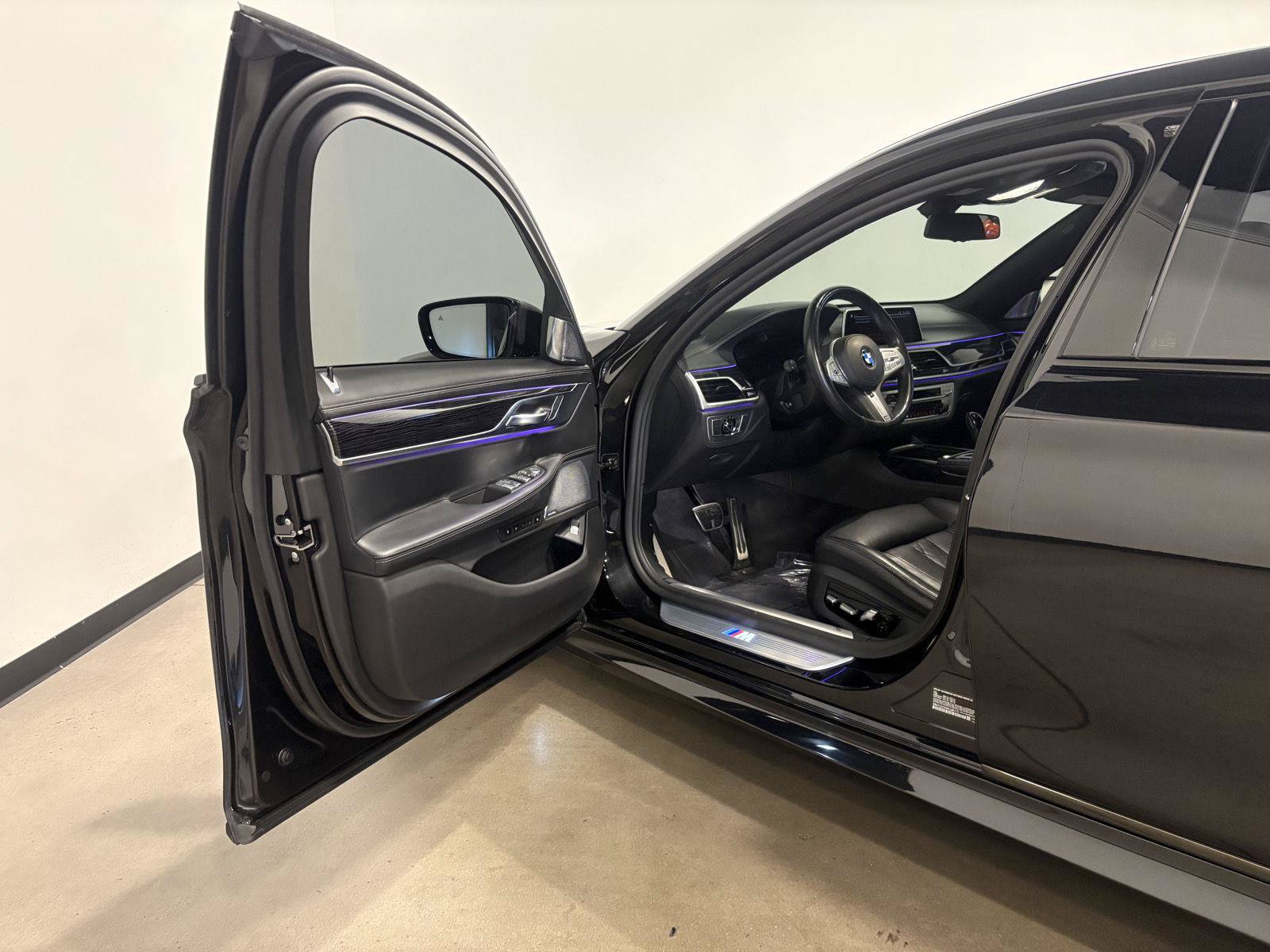 Used 2022 BMW 750i xDrive w/ Executive Package AWD/4WD image 12