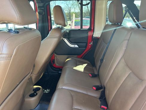 Used 2014 Jeep Wrangler Unlimited Sahara w/ Connectivity Group AWD/4WD image 20