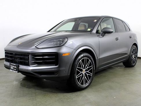 Certified 2025 Porsche Cayenne AWD/4WD image 1
