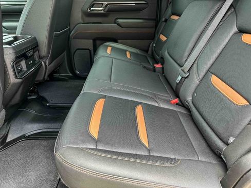 Used 2023 GMC Sierra 1500 AT4 w/ Technology Package AWD/4WD image 19
