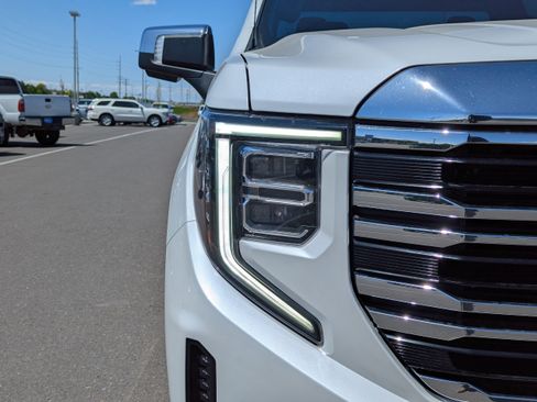 Certified 2022 GMC Sierra 1500 SLT w/ SLT Premium Package AWD/4WD image 44
