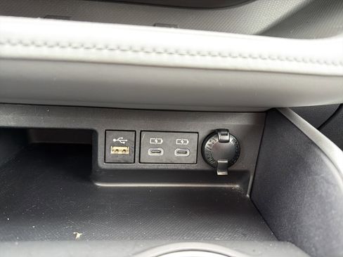 Used 2024 Toyota Highlander XLE image 21