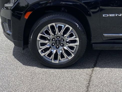 Used 2023 GMC Yukon XL Denali Ultimate AWD/4WD image 9
