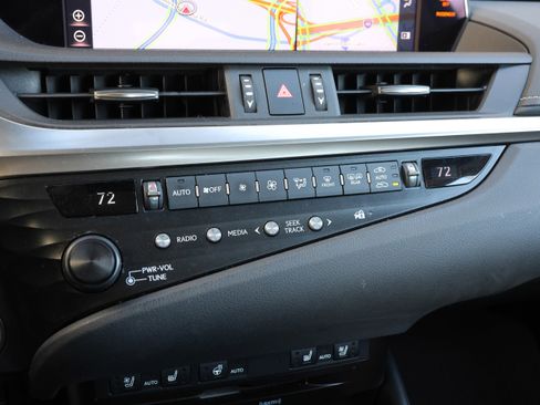 Used 2019 Lexus ES 350 image 24