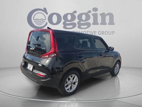 Used 2022 Kia Soul S FWD image 5