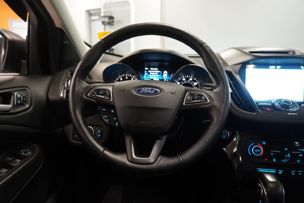 Used 2018 Ford Escape Titanium w/ Ford Safe & Smart Package AWD/4WD image 19