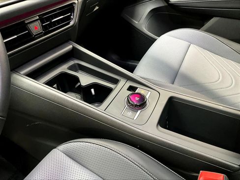 Used 2025 Volkswagen Tiguan SE w/ Panoramic Sunroof Package image 19