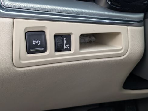 Used 2019 Cadillac XT5 Premium Luxury w/ Driver Assist Package image 16