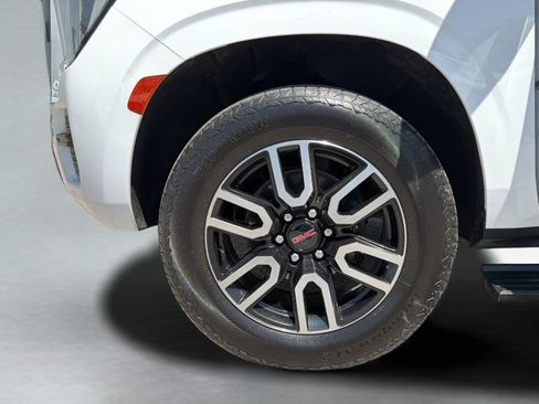 Used 2023 GMC Yukon AT4 w/ AT4 Premium Package AWD/4WD image 17