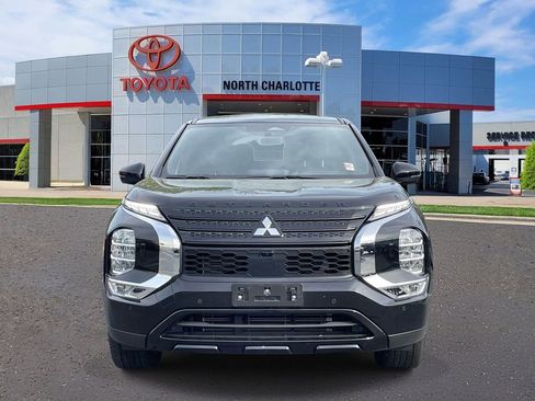 Used 2024 Mitsubishi Outlander SE Black Edition AWD/4WD image 3