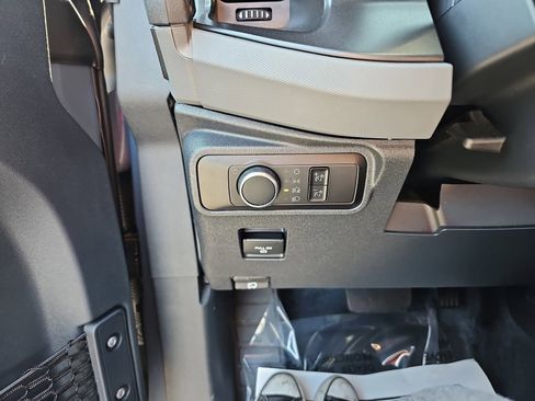 Used 2023 Ford Bronco Black Diamond w/ Sasquatch Package image 28