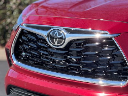 New 2026 Toyota Highlander Limited image 7