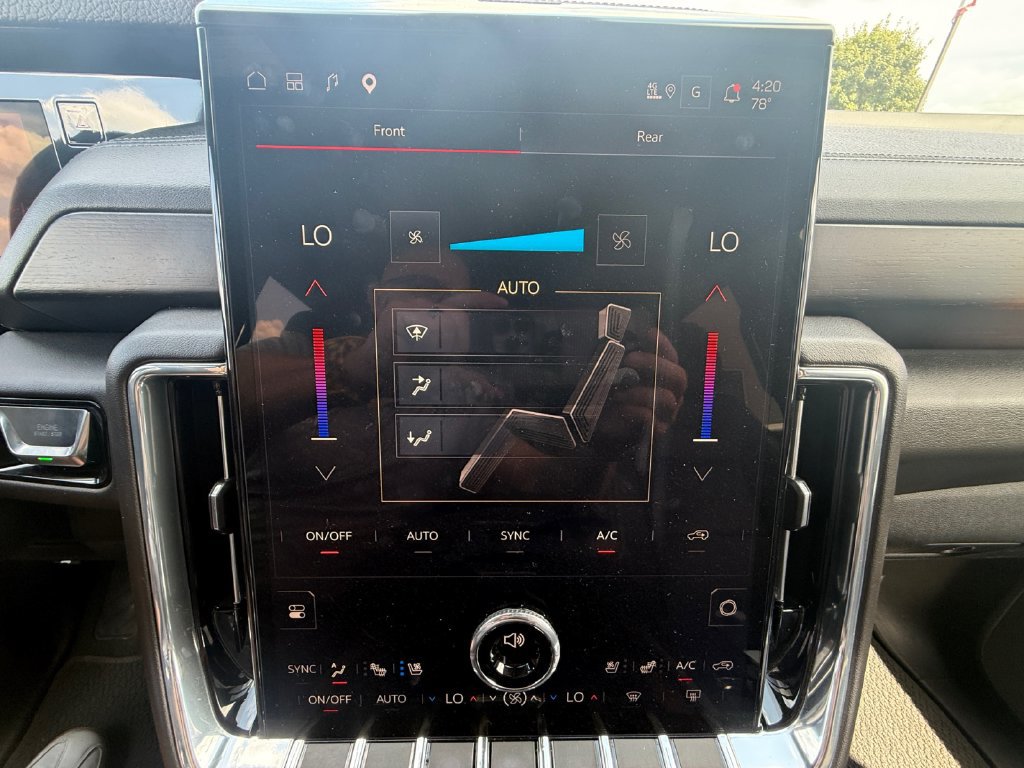 Used 2025 GMC Yukon Denali AWD/4WD image 30