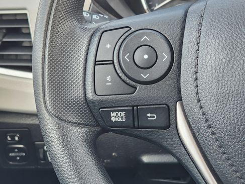 Used 2015 Toyota Corolla LE image 28